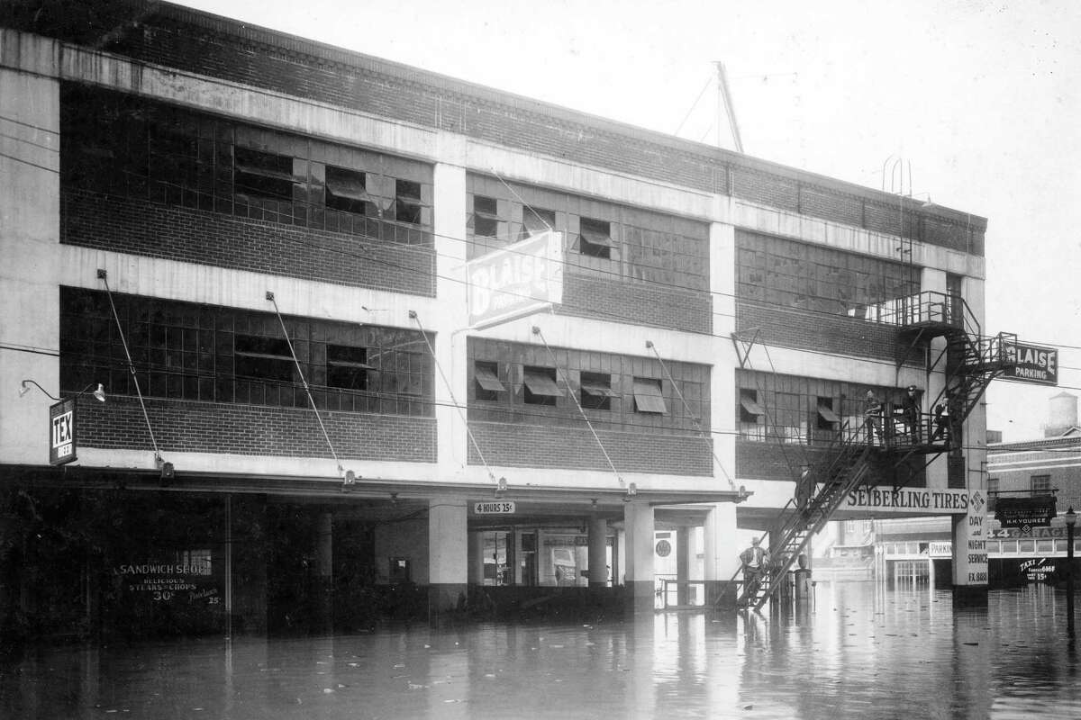 #21 Louisiana between Rusk and Texas, looking northwest. Site of Jones Plaza today, December 1935.