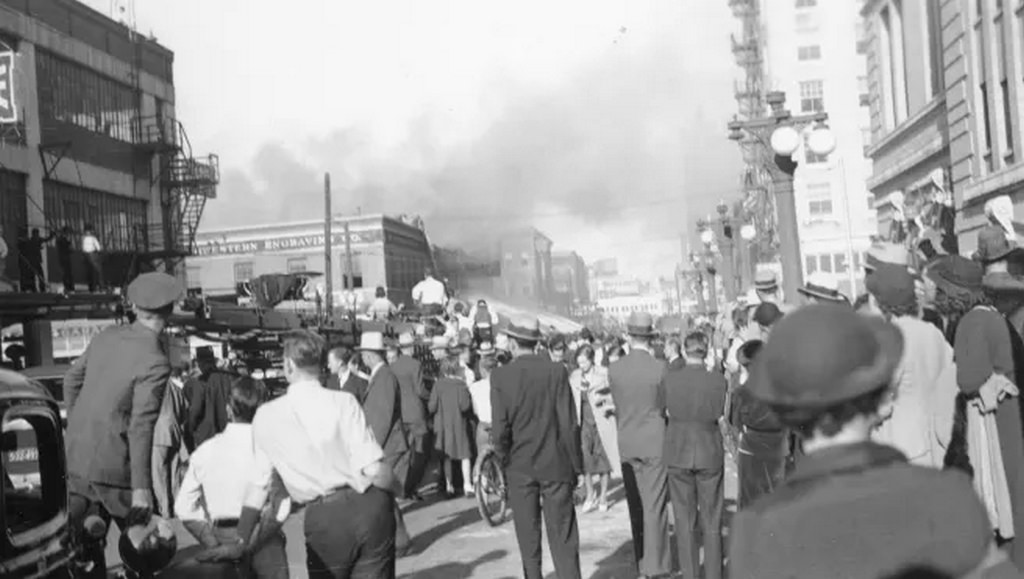 #29 An estimated 20,000 Houstonians turned out to watch the HFD battle the blaze at the Yellow Cab Company in 1935; four trucks flooded out trying to draught water from the streets to fight the fire.