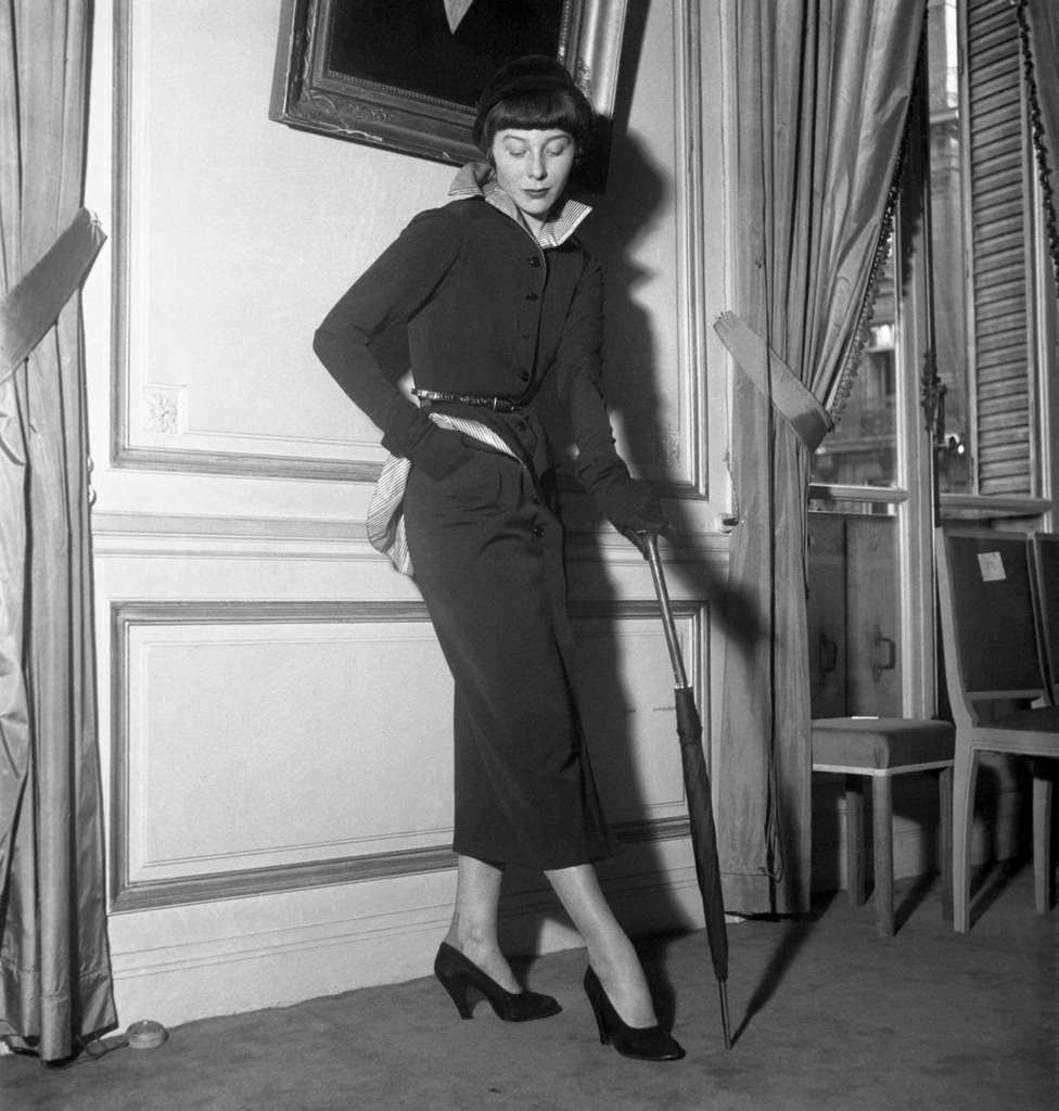 #103 Presentation of a skirt created by Jacques Fath for Rita Hayworth, May 9, 1949, in Paris.
