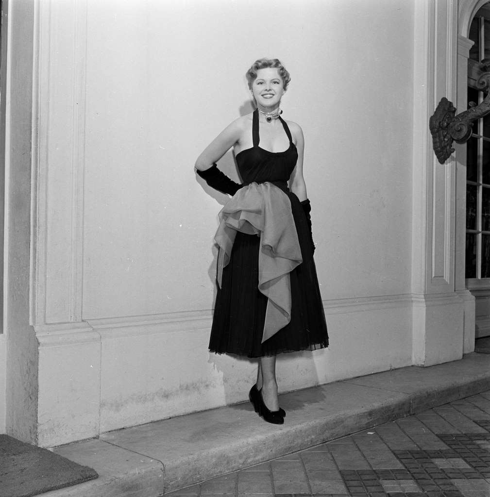 #105 Fashion Collection Of ‘couturiers Associes’ Autumn Winter 1950/1951.
