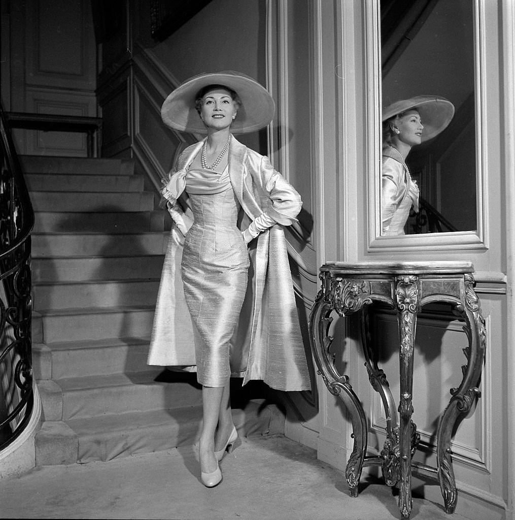 #55 Presentation of the collection of Jacques Fath in Paris, 1954