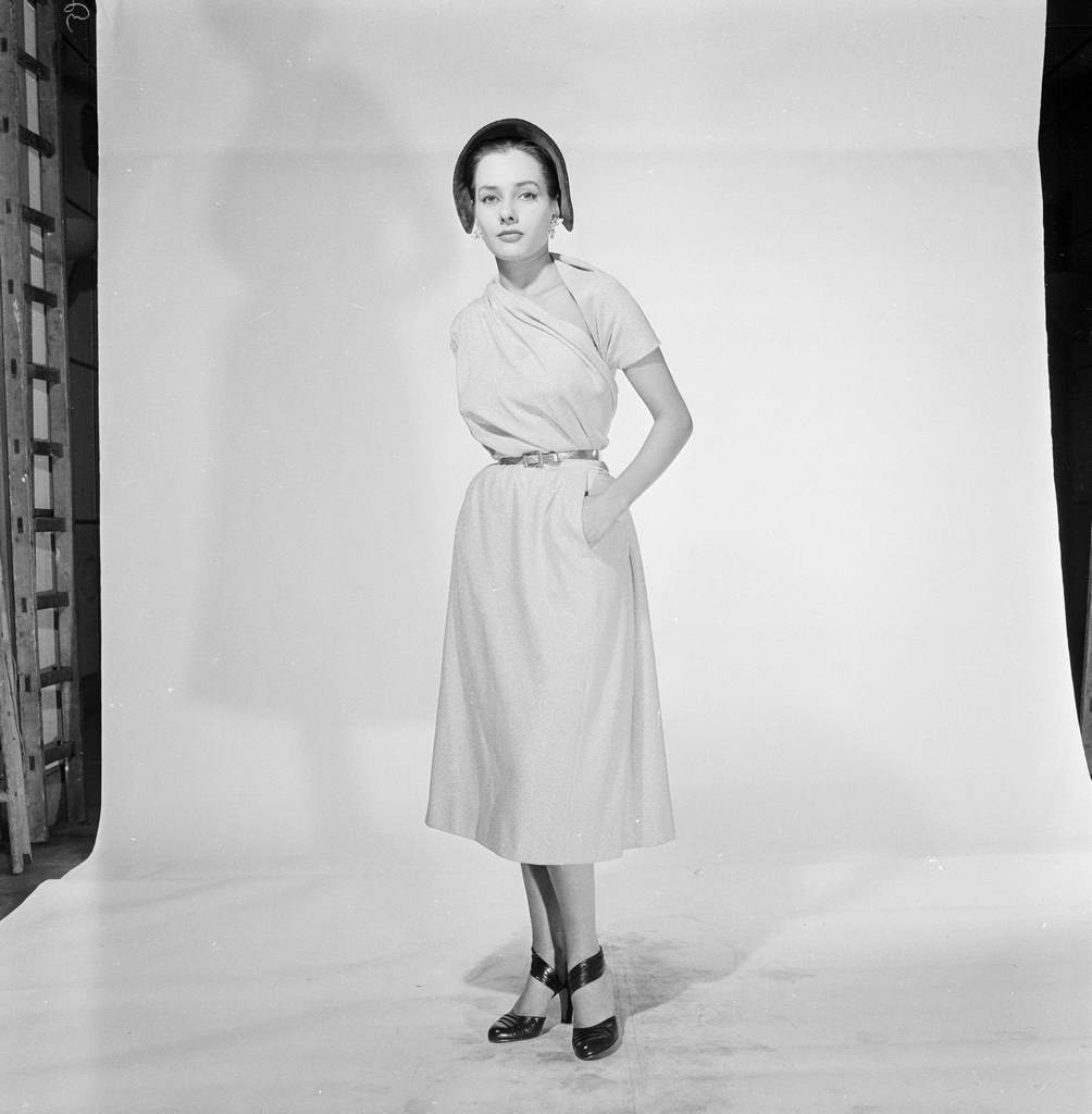 #94 Fashion Collection Of ‘couturiers Associes’ 1951