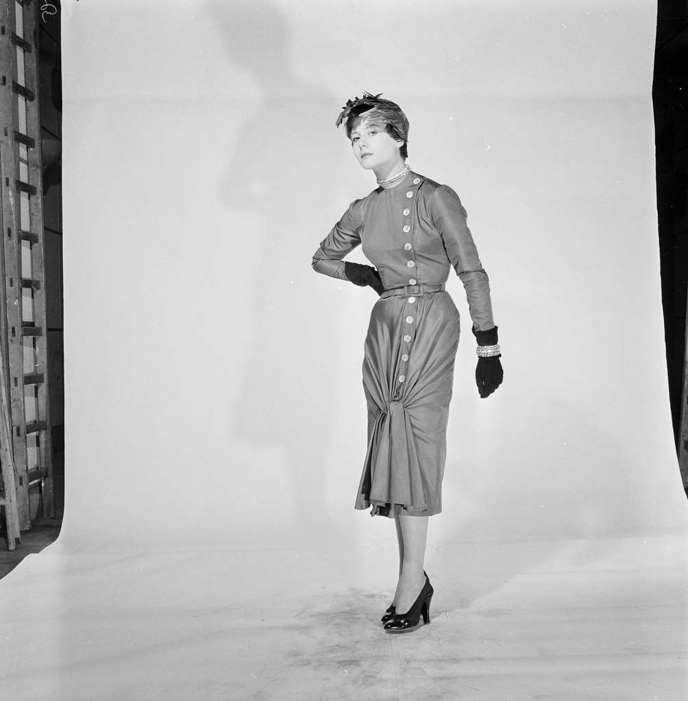 #95 Fashion Collection Of ‘couturiers Associes’ Autumn Winter 1950/1951