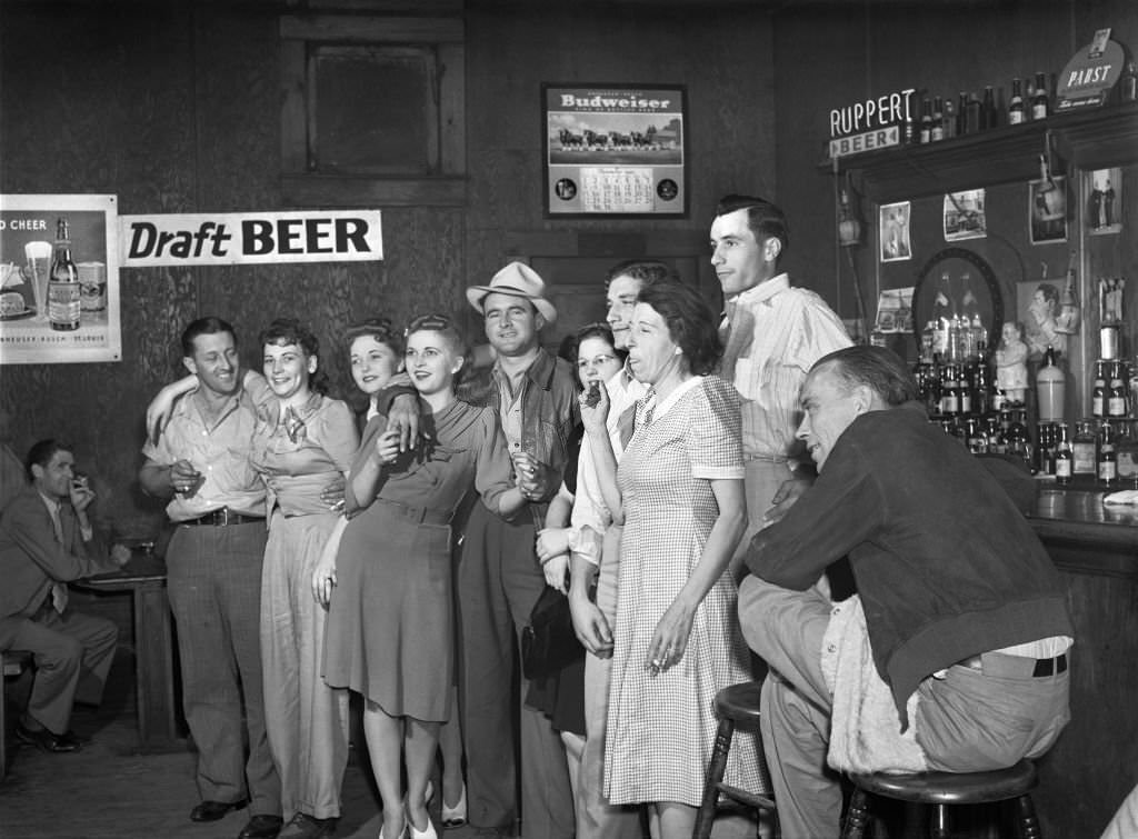 #102 Group Portrait, Juke Joint and Bar, near Belle Glade, Florida, February 1941