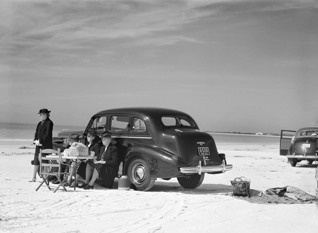 #109 Guests of Sarasota Trailer Park Picnicking at Beach, Sarasota, Florida, January 1941
