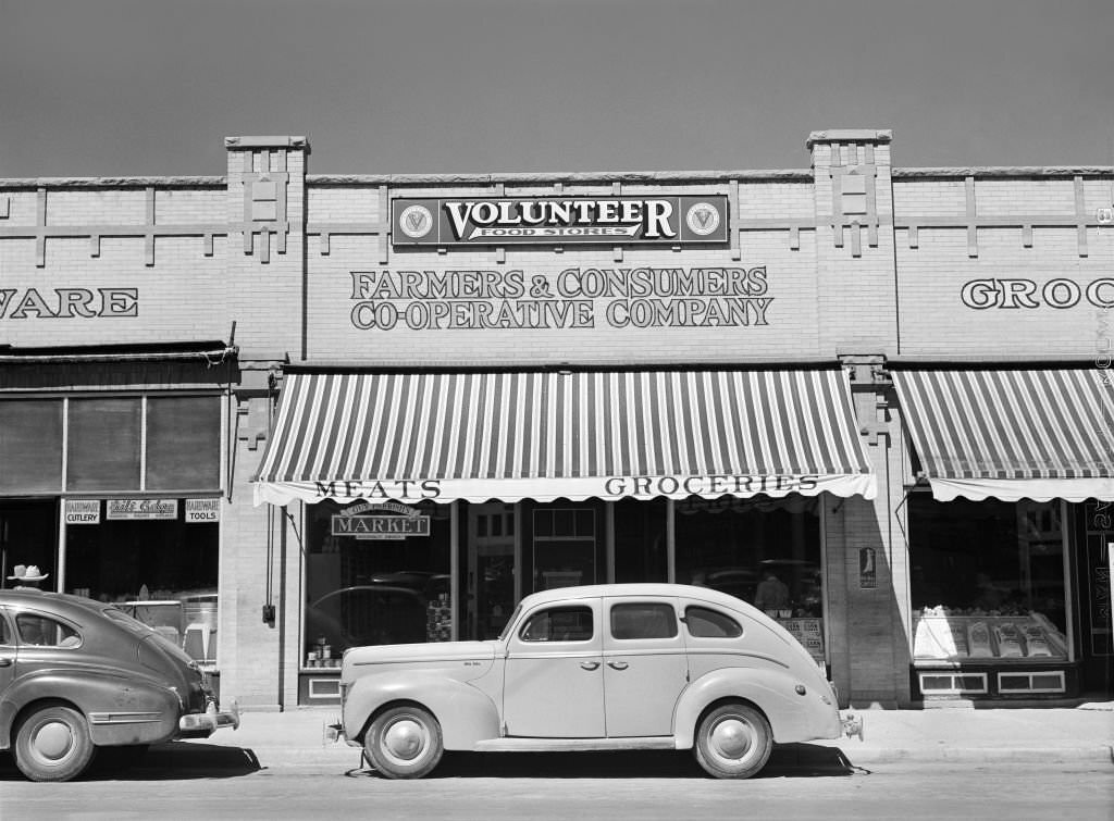 #187 Farmers and Consumers Cooperative Company, Sheridan, Wyoming, August 1941