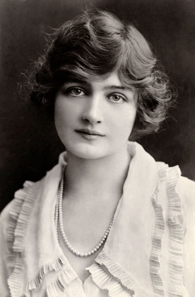 #18 Lily Elsie, 1910