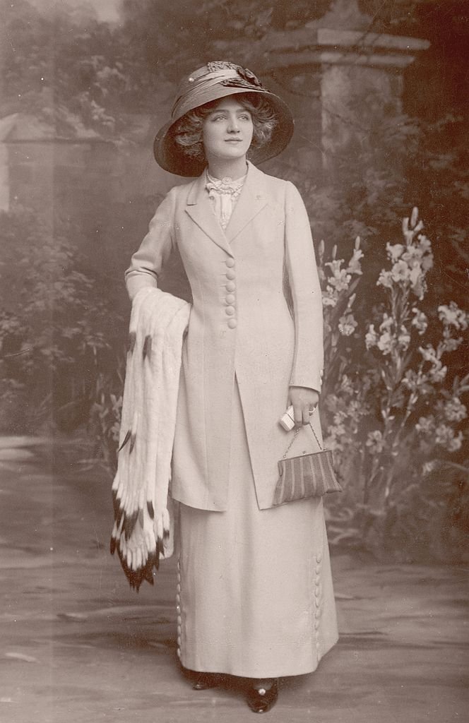 #23 Lily Elsie, from the show ‘The Dollar Princess’, 1909