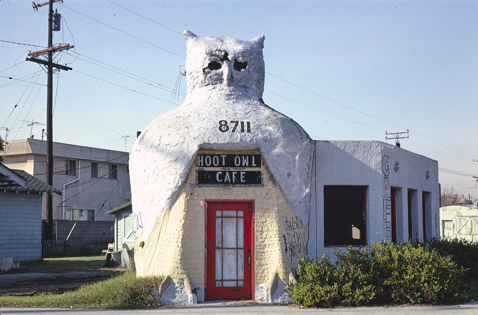 #27 Hoot Owl Cafe, horizontal view, 8711 Long Beach Boulevard, Southgate, Los Angeles, California, 1977