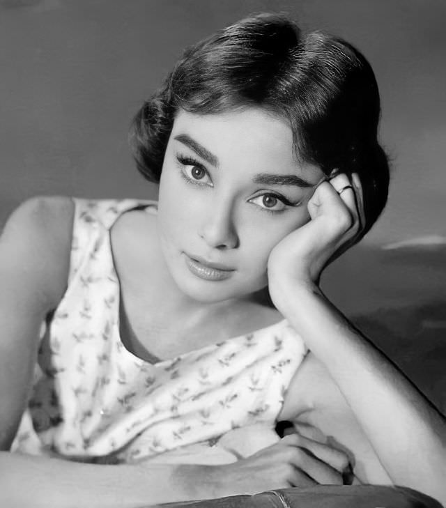 Stunning Photos from the Set of &;Love in the Afternoon (1957)&; Movies