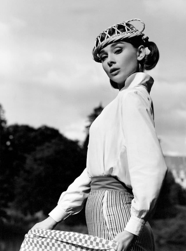 Stunning Photos from the Set of &;Love in the Afternoon (1957)&; Movies