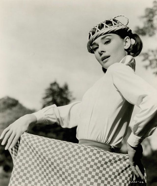 Stunning Photos from the Set of &;Love in the Afternoon (1957)&; Movies