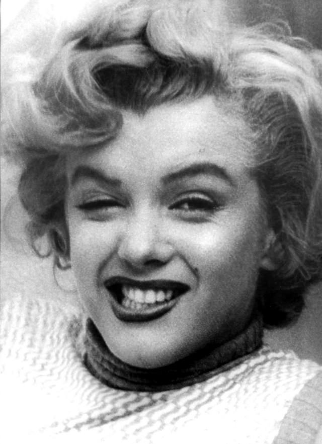 Goofy Photos of Marilyn Monroe making Funny Faces Celebrities