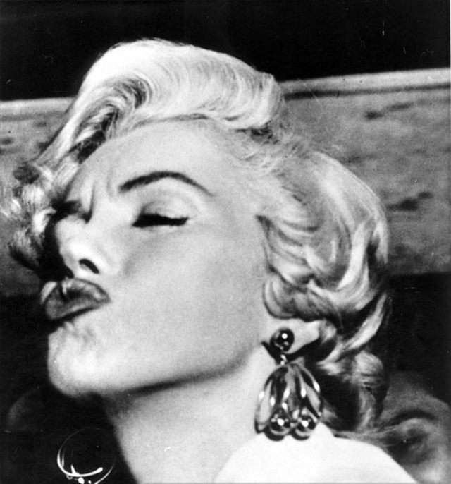Goofy Photos of Marilyn Monroe making Funny Faces Celebrities