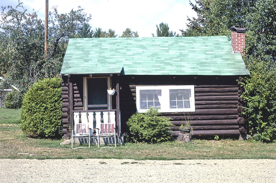 #104 Piper Trail Motor Court, Albany, New Hampshire, 1981