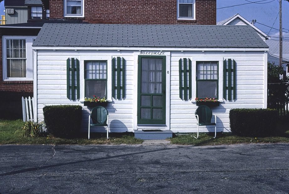 #64 Seven Gables Motel, Hampton Beach, New Hampshire, 1988