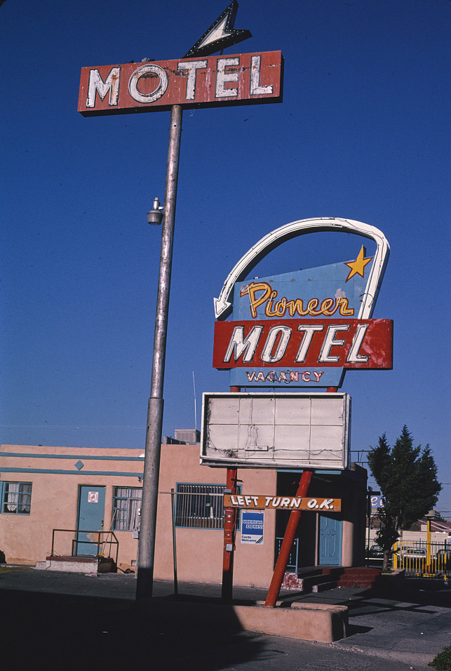 #159 Pioneer Motel sign, Albuquerque, New Mexico, 1998
