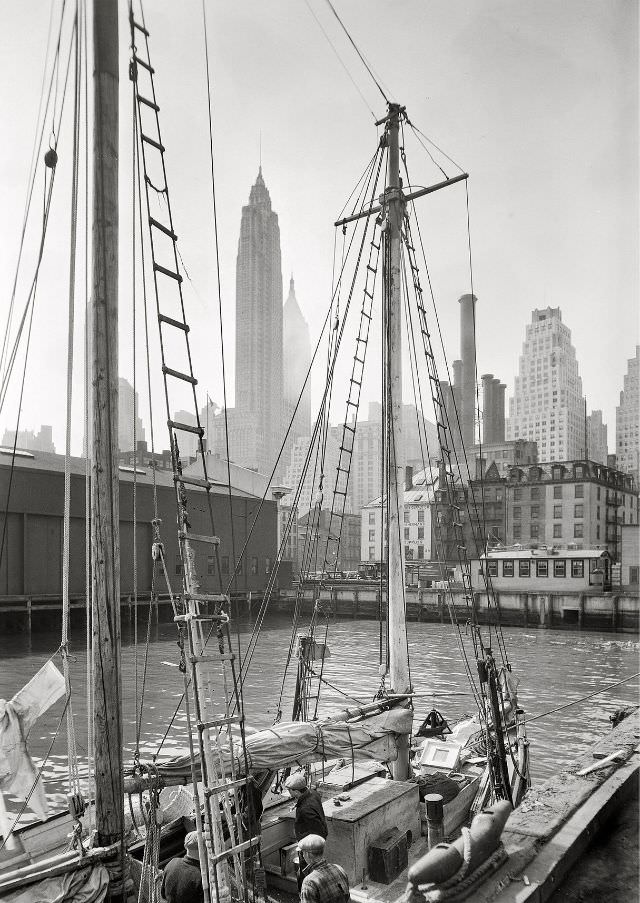 #19 Fishing boat at Fulton Market Pier, New York City, April 11, 1933