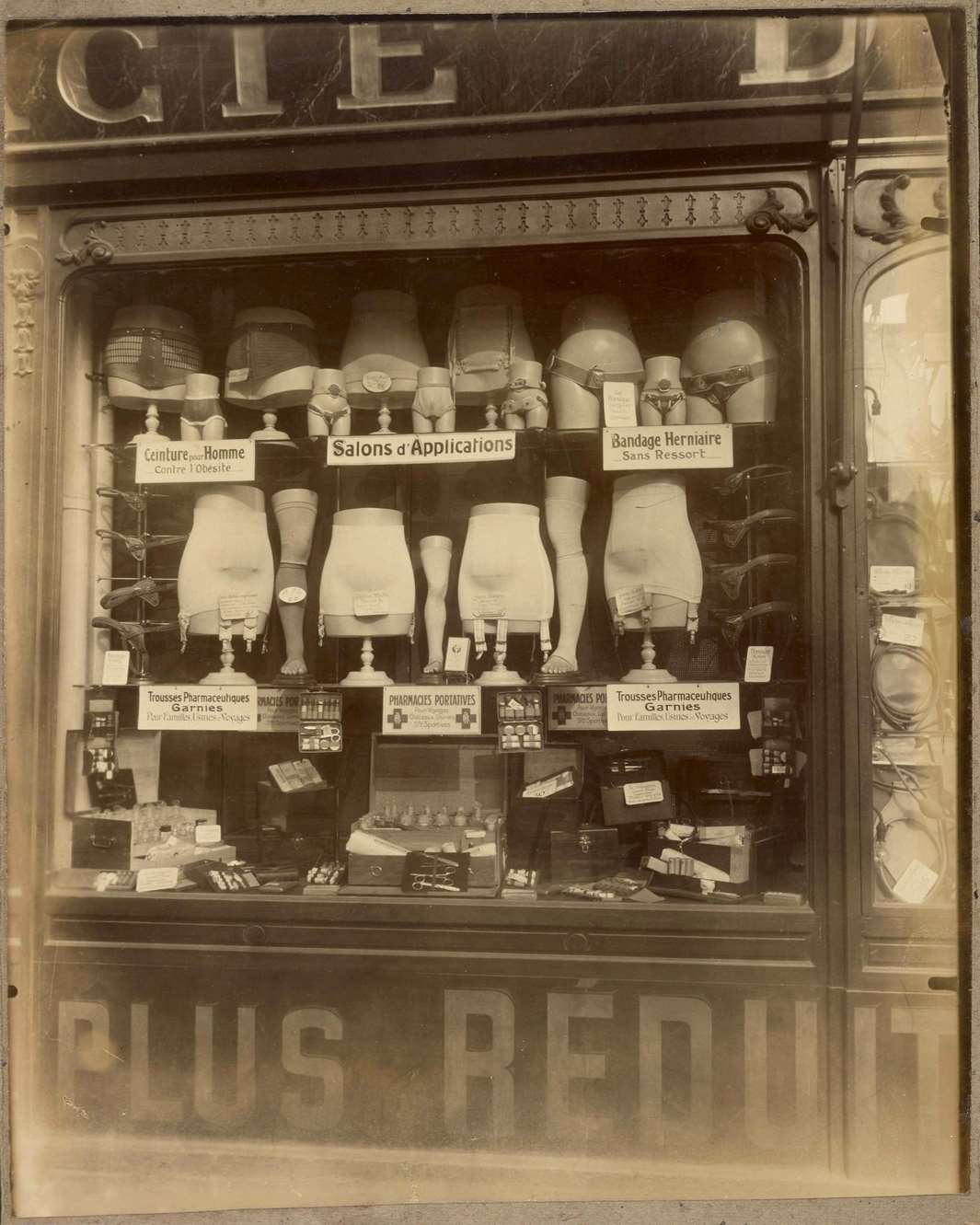#124 Boutique de bandagiste, 1927