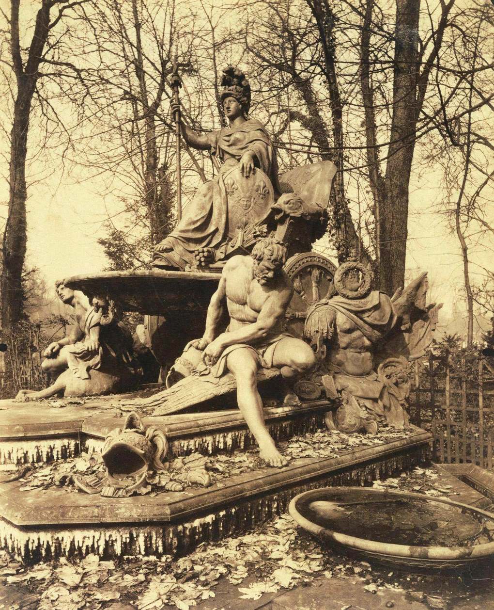 #138 Versailles. Bosquet de l’Arc de Triomphe. Groupe par Tuby, 1904