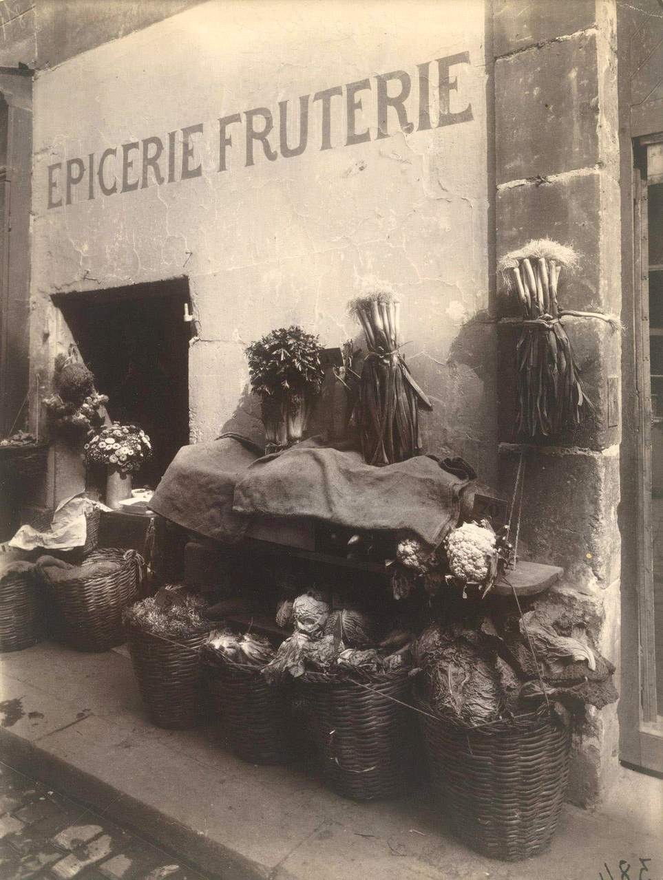 #66 Epicerie, fruiterie, 15 rue Ma tre-Albert in Paris, 1912