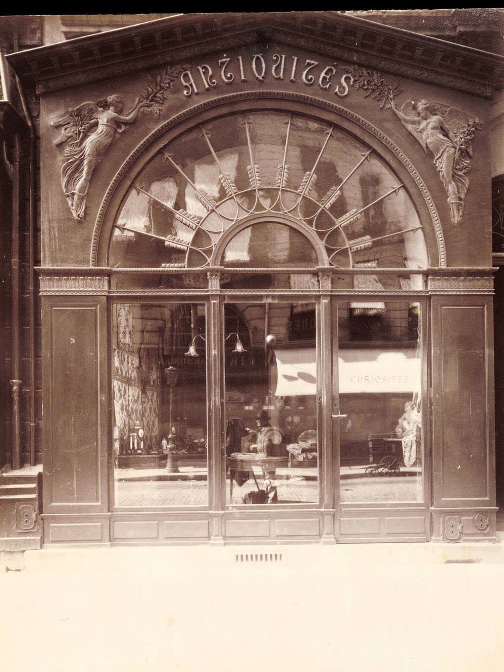#83 Antique Store, 21 Faubourg St.-Honore, 1902