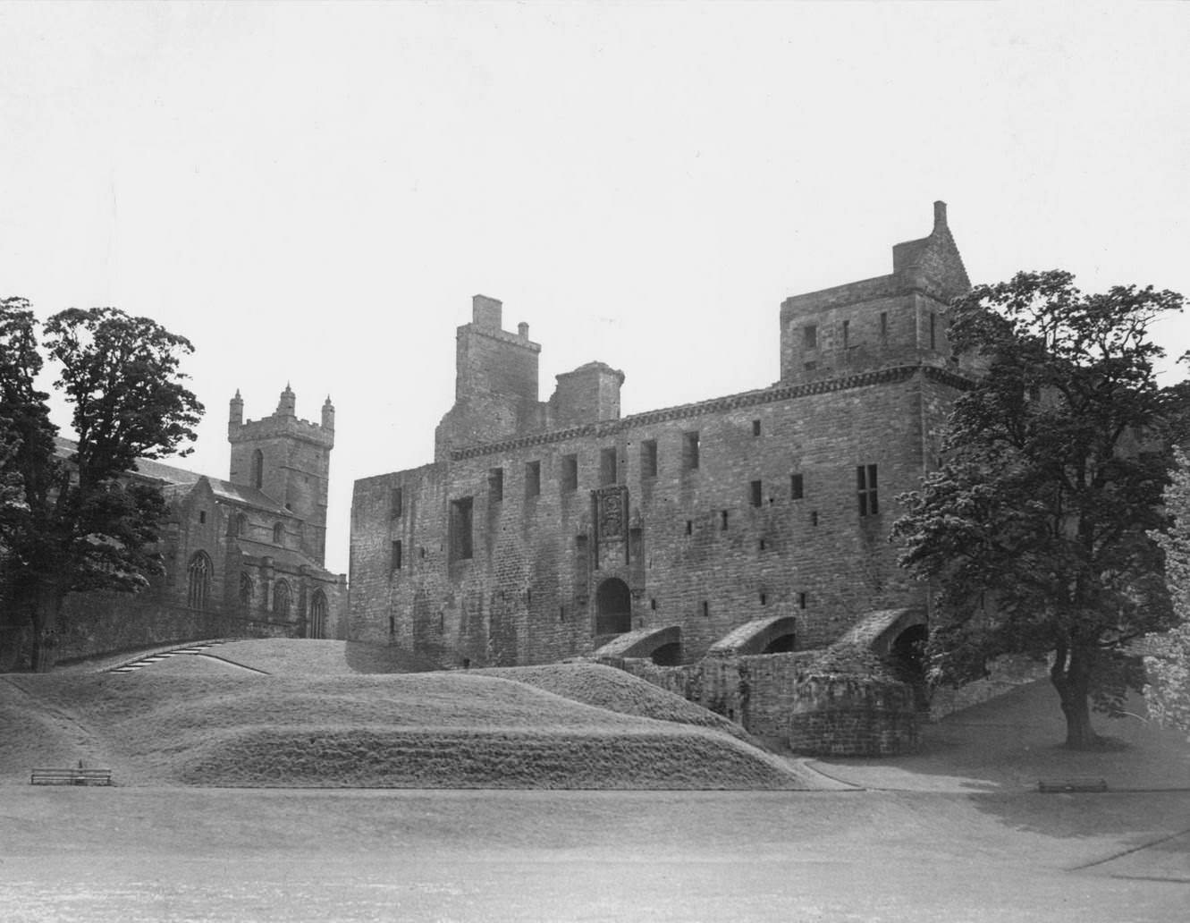 #100 Linlithgoe Palace, Scotland, 1960.