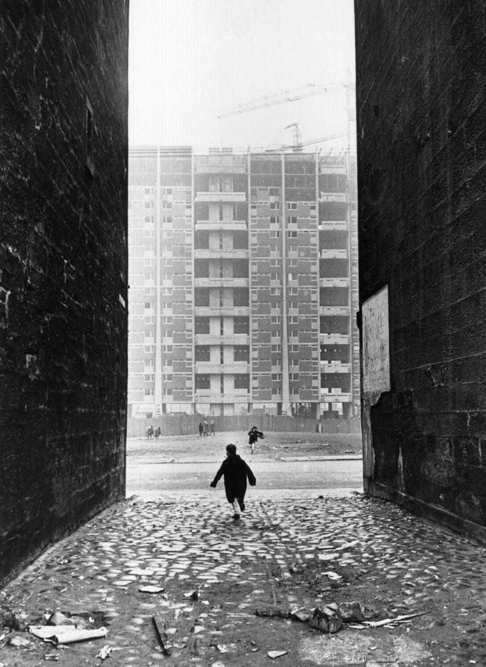 #120 A high-rise block of flats under construction in the Gorbals area of Glasgow, 1960