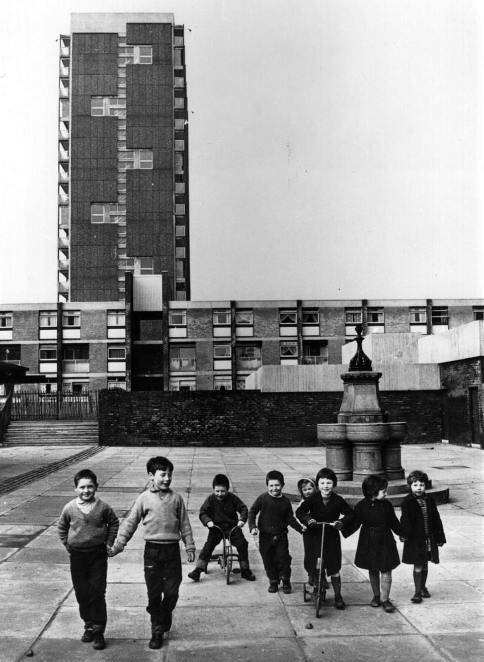#122 Children in the rebuilt Gorbals, Glasgow, 1960