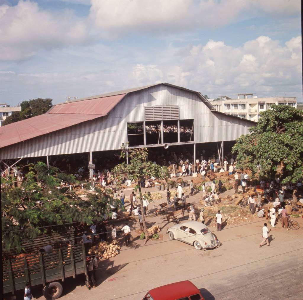#41 Covered market in Dar es Salaam, 1960s, Tanzania.