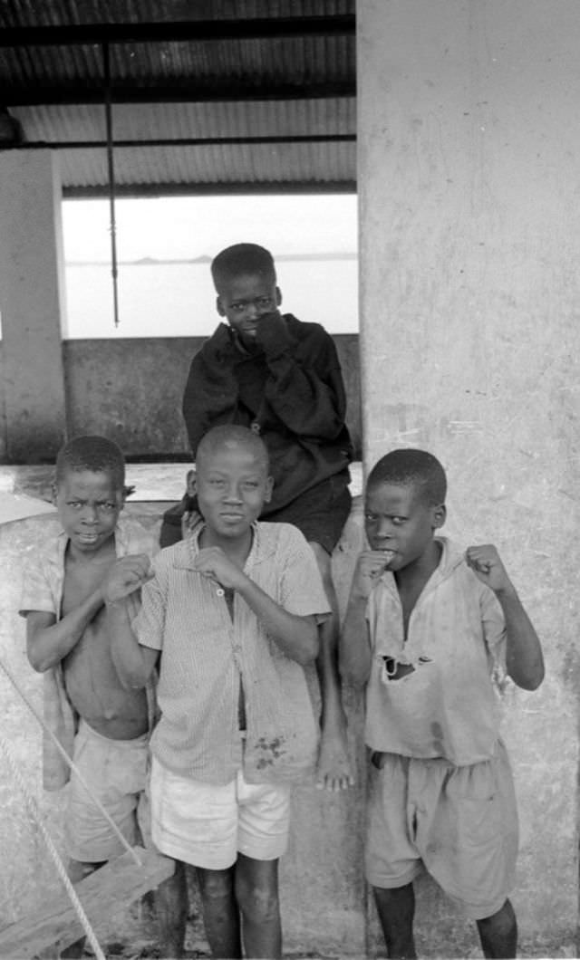 #15 Put your fists up!, 1969