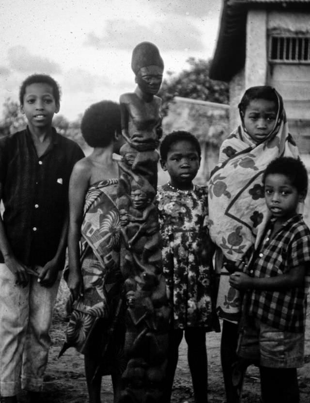 #72 Reluctant subjectKids in Kunduchi (near Dar es Salaam, Tanzania) with a Makonde carving fashioned nearby, 1969