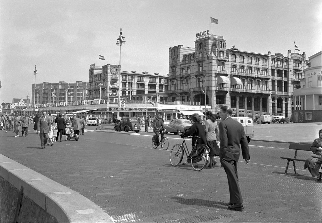 #23 Strandboulevard Scheveningen, 1954