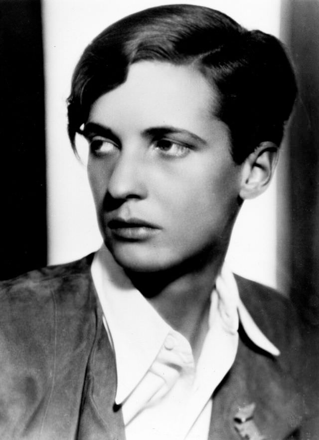 #18 Annemarie Schwarzenbach, 1933