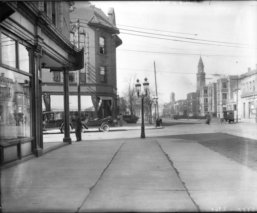 #33 The intersection of North Euclid and McPherson Avenues, looking west along McPherson Avenue, 1907