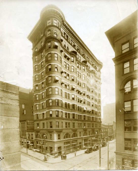 #34 Fullerton Building, 1901
