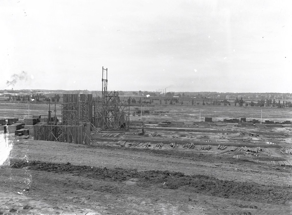 #175 Construction in an Open Field, 1903