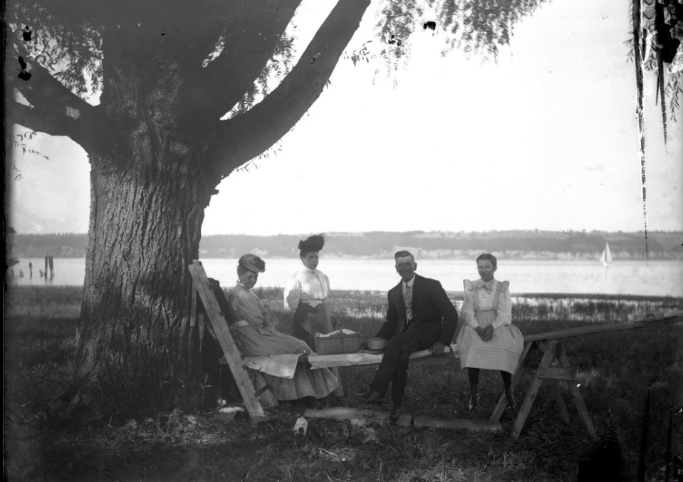 #203 eople Having a Picnic by the River, 1907