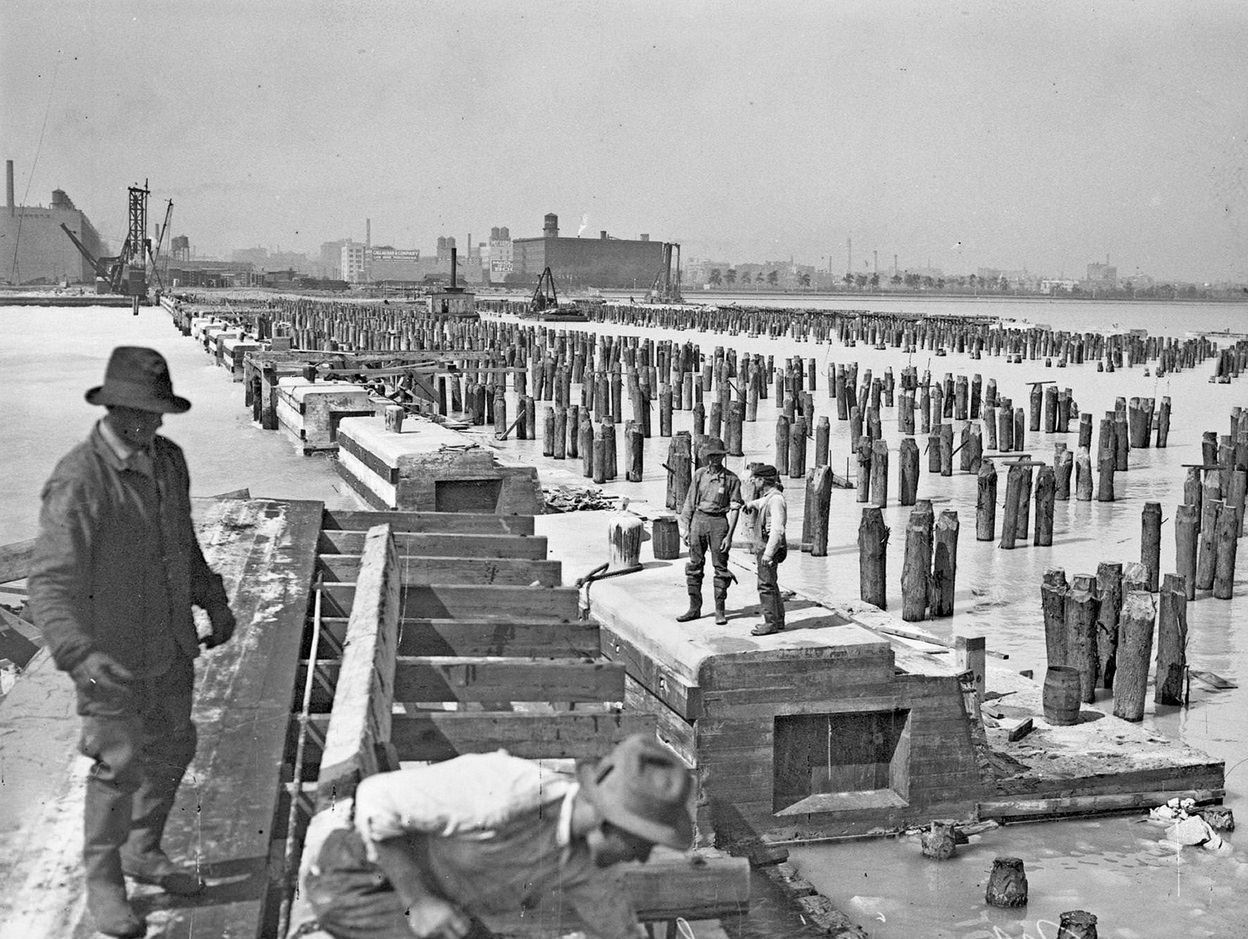 #19 Construction of new municipal pier, Chicago, Illinois, September 17, 1914.