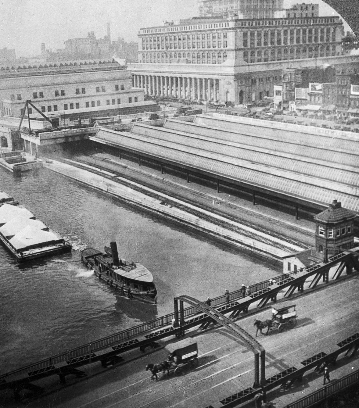 #145 Union Station and The Chicago River, 1910s