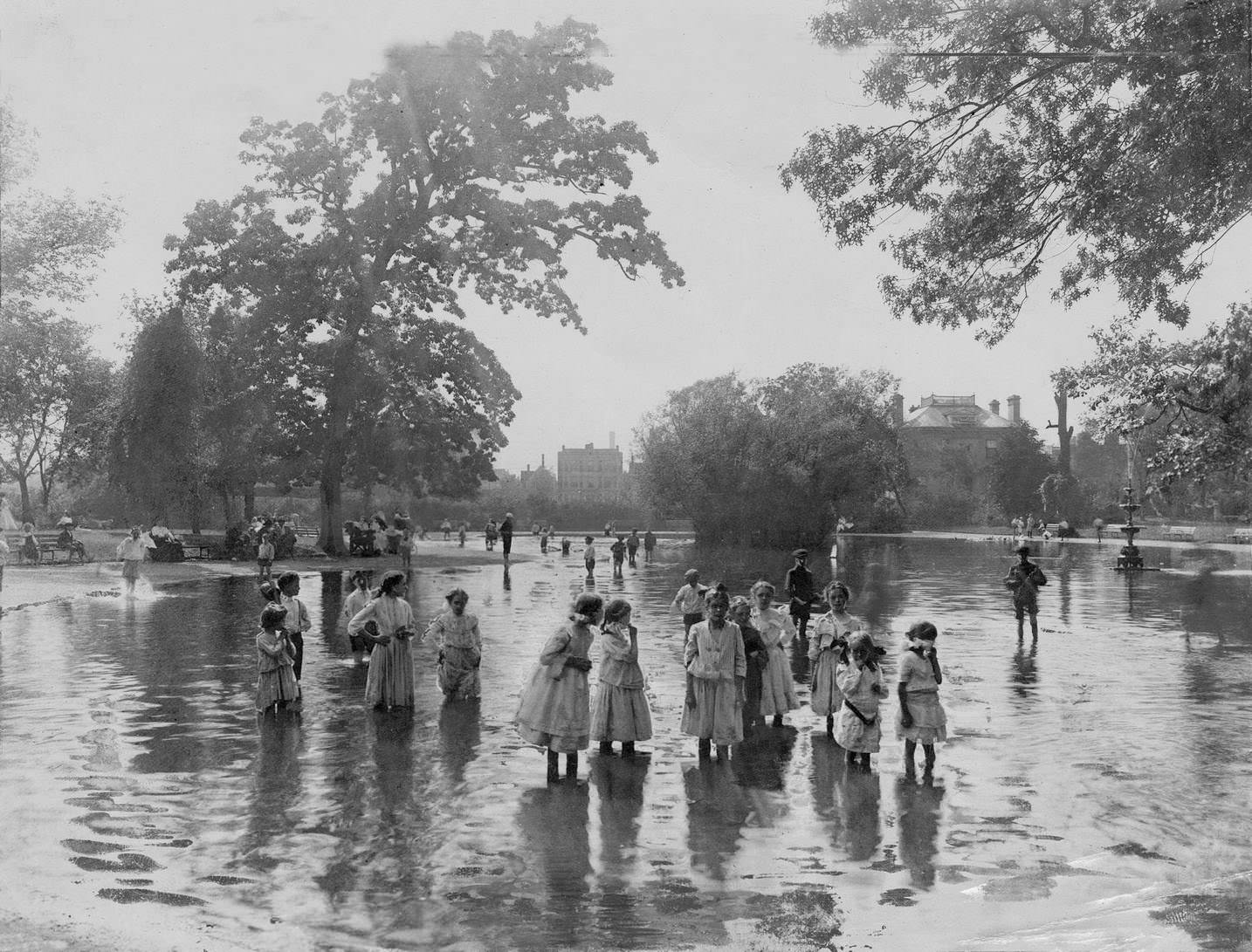 #147 Children splashing in a pond in Lunapark in Chicago, 1910s