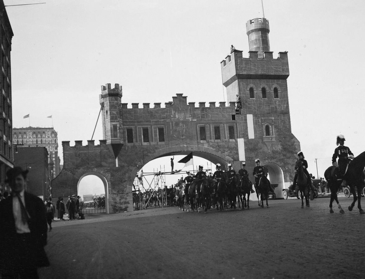 #15 Knights Templar parade, Chicago, Illinois, August 9, 1910.