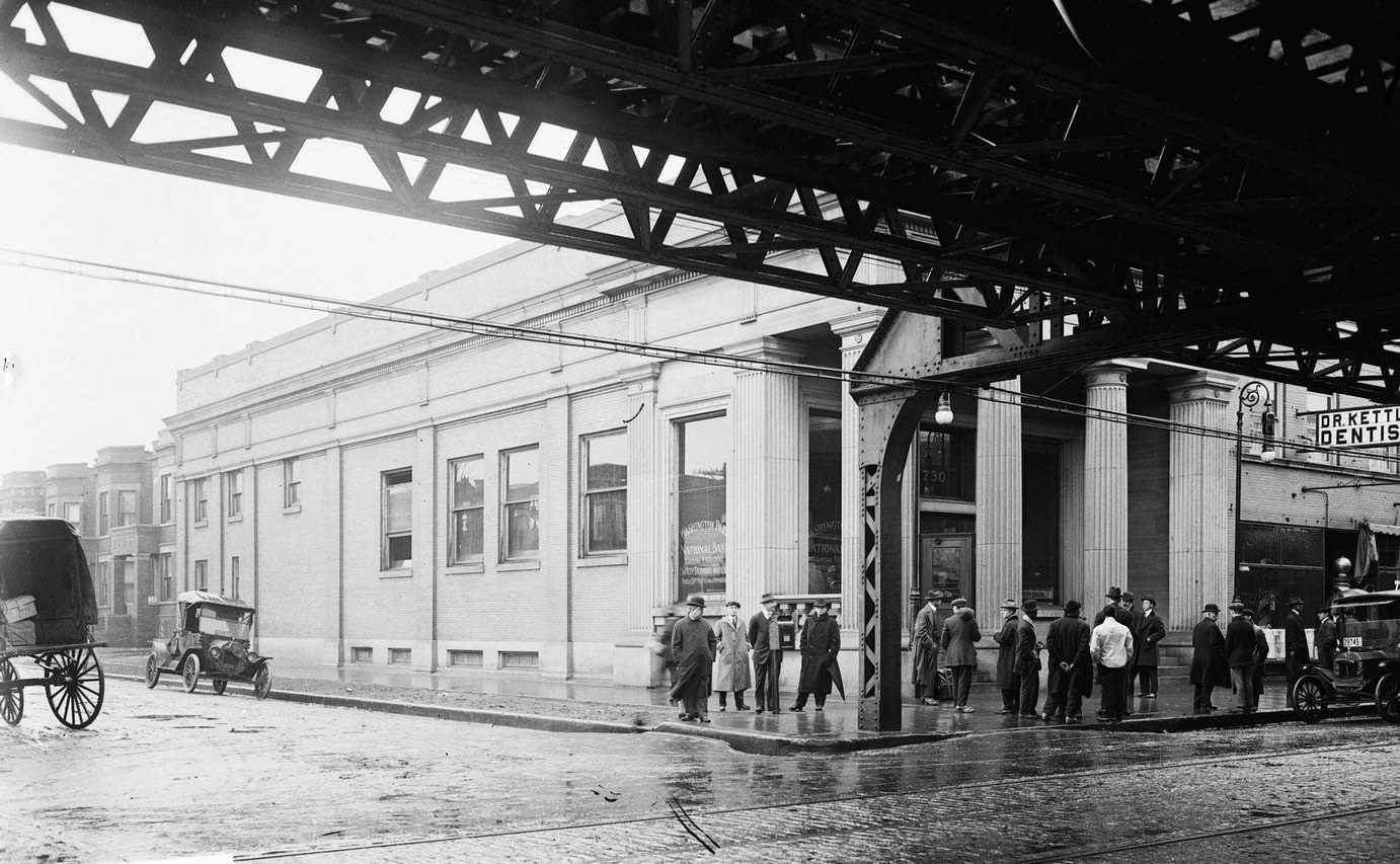 #77 Washington Park National Bank, located at East 63rd Street and South Evans Avenue in the Woodlawn community area, Chicago, Illinois, January 27, 1916.