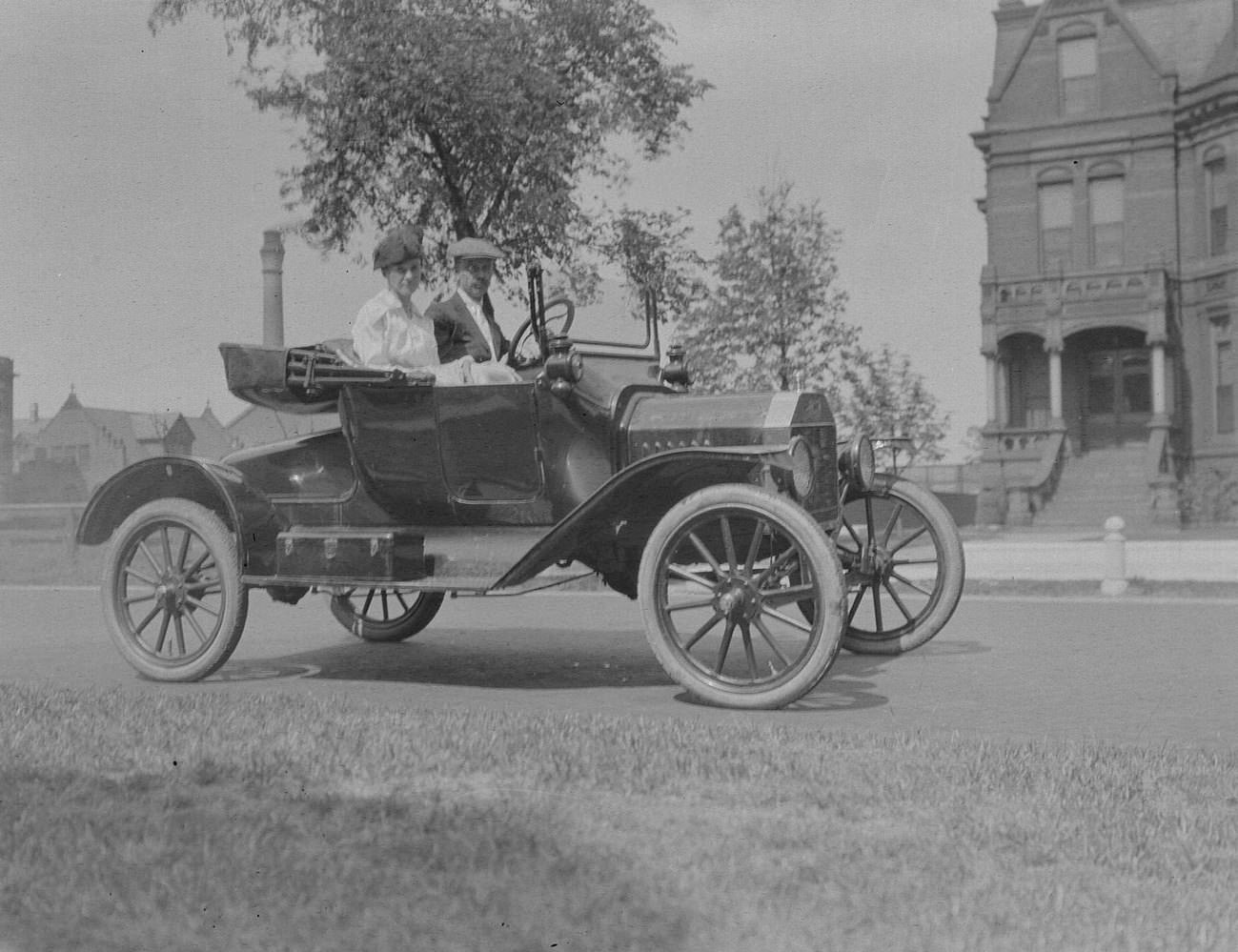 #79 People riding in a Ford Model T automobile, Chicago, Illinois, 1916.