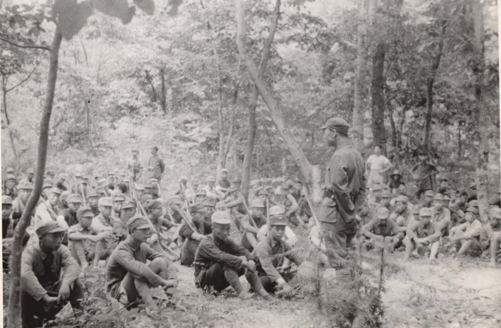 #93 A commander of the New Fourth Army explains to the troops the reason it was necessary to shoot a deserter. 1937-1940