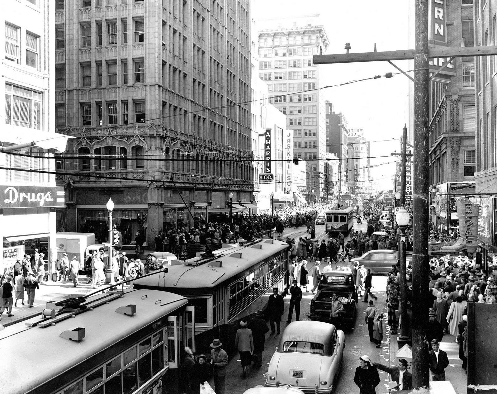 #100 Main Street and Akard Street, 1951