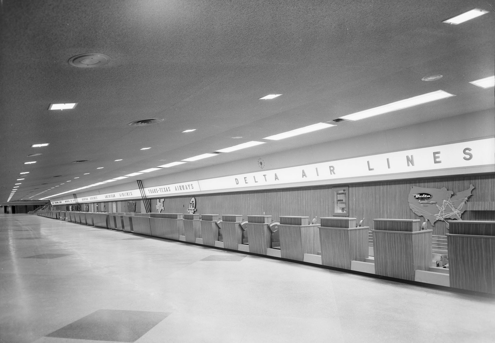 #106 Delta ticket counters at Dallas Love Field, Texas, 1958