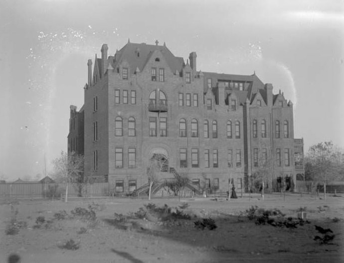 #7 Hotel Dieu, 1907