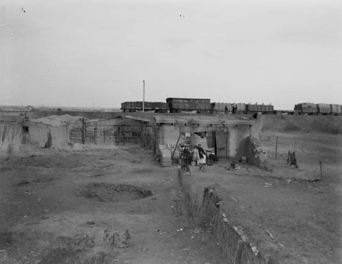 #29 Adobe home by railroad tracks, 1907