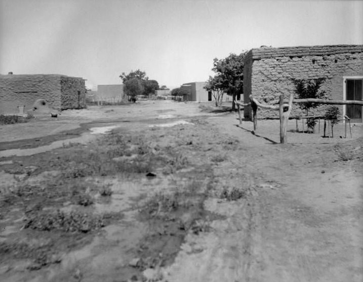 #32 Adobe houses, 1907